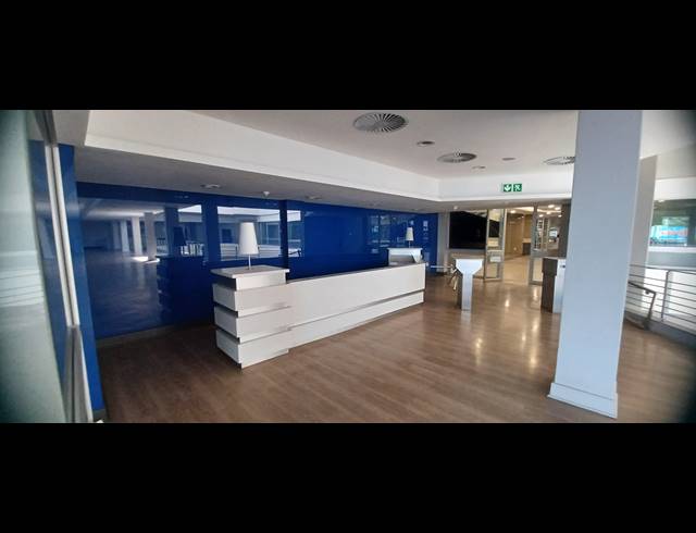 2,355M² RETAIL TO LET IN CRAIGHALL PARK